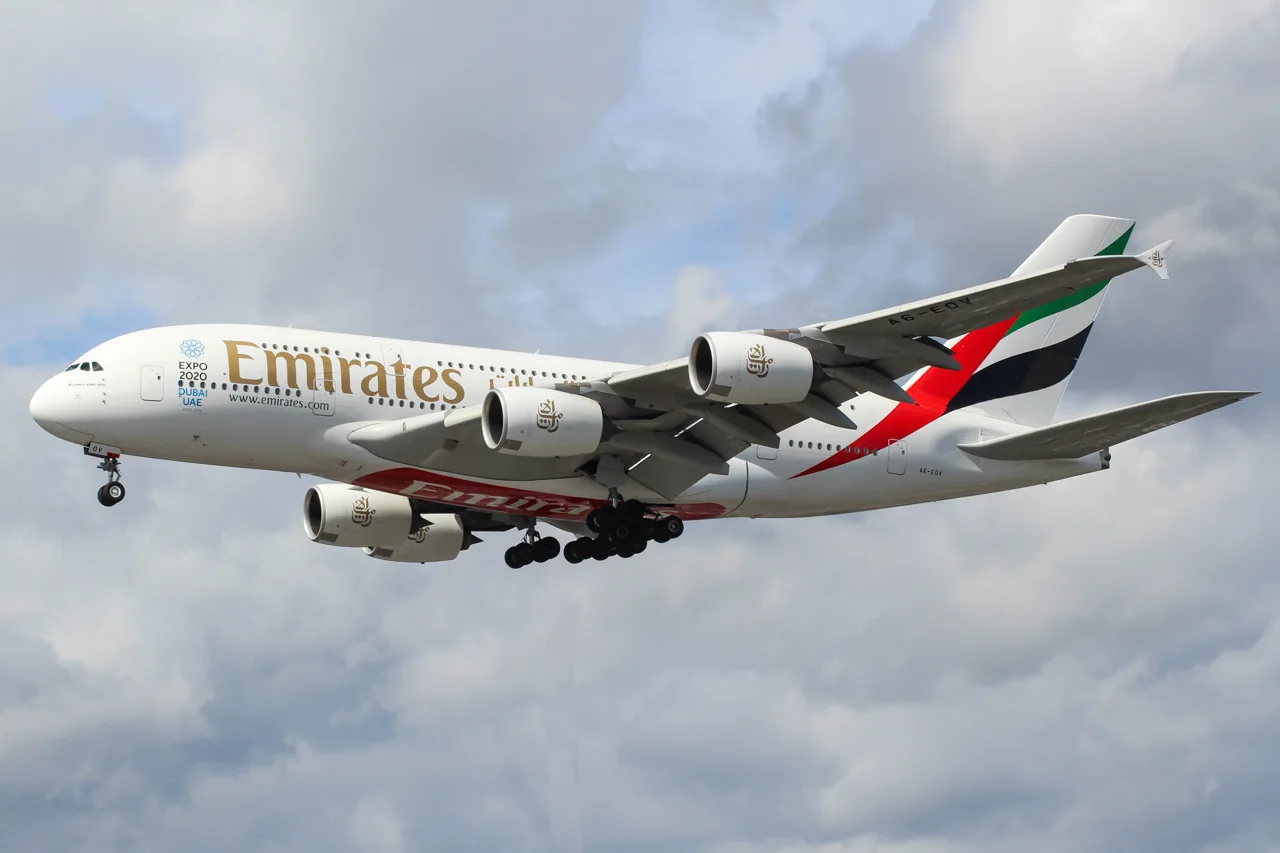 Emirates Airbus A380-800の機体参考写真