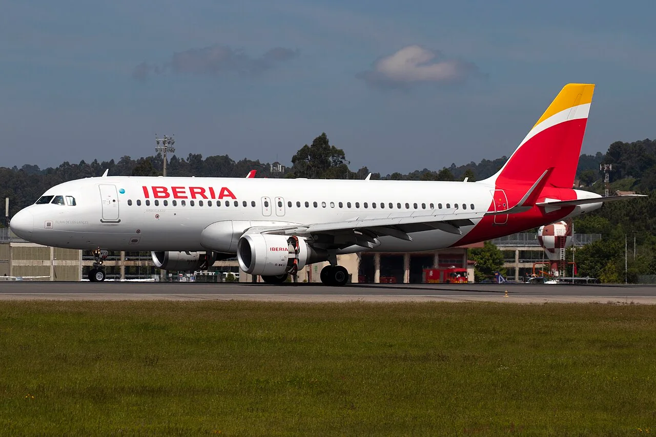 Iberia Airbus A320; related aircraft photograph