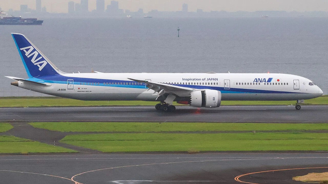 ANA Boeing 787-10の機体参考写真