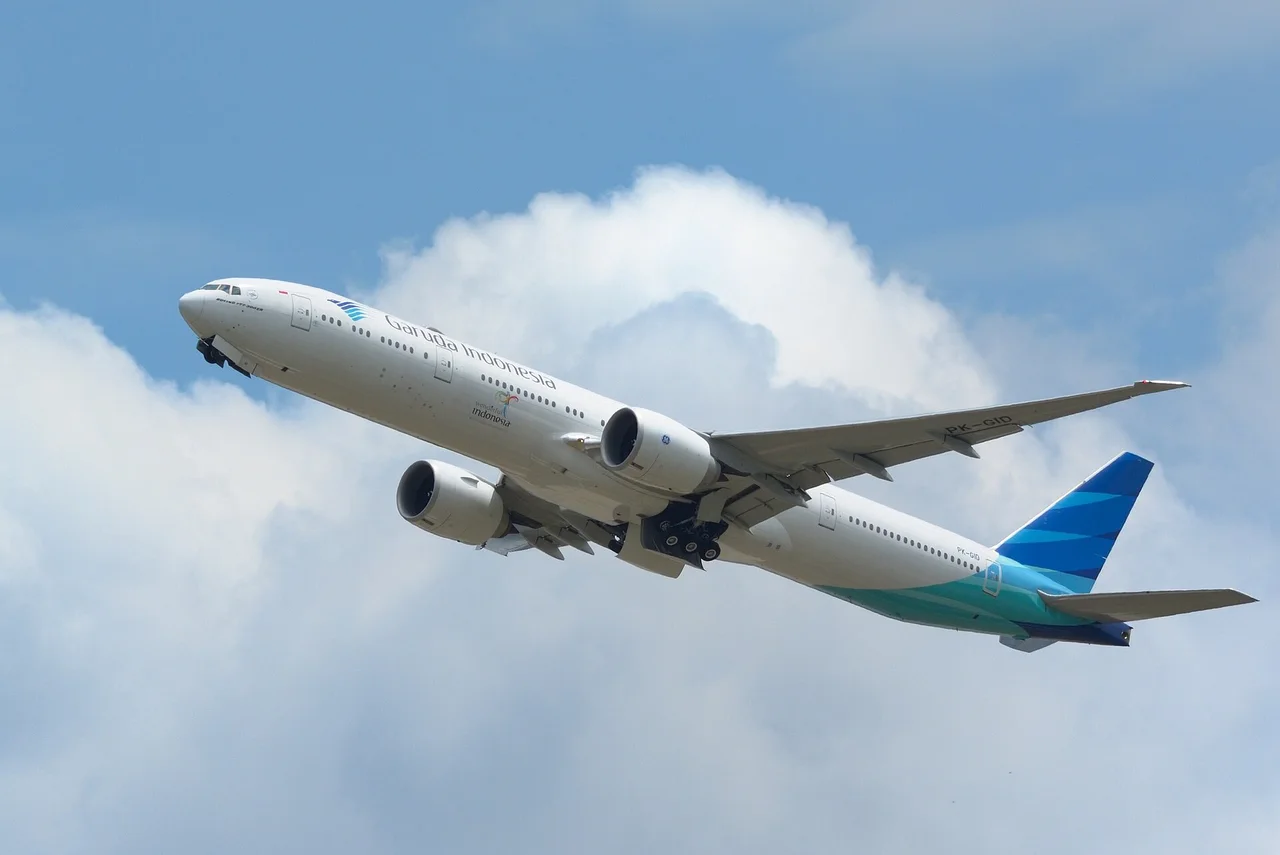 Garuda Indonesia Boeing 777-300ERの機体参考写真