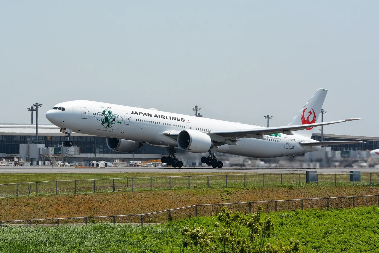 Japan Airlines Boeing 777-300の機体参考写真