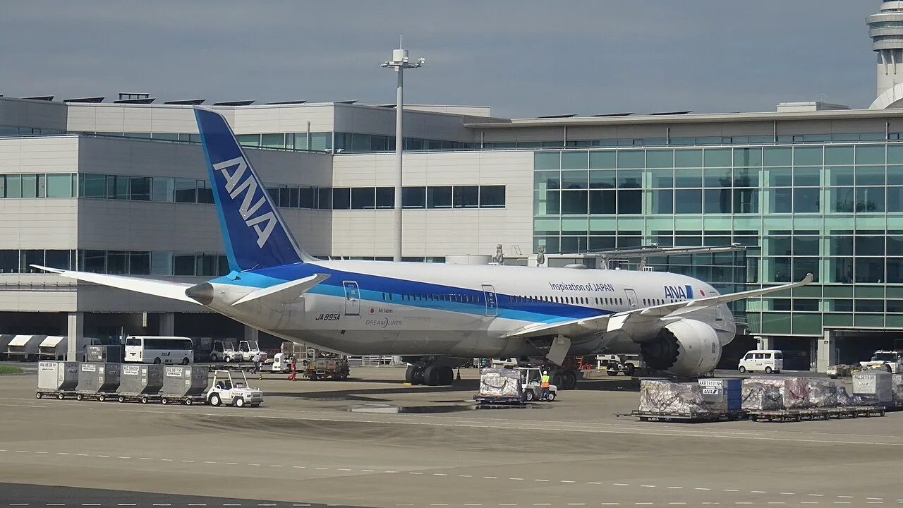 ANA Boeing 787-9の機体参考写真