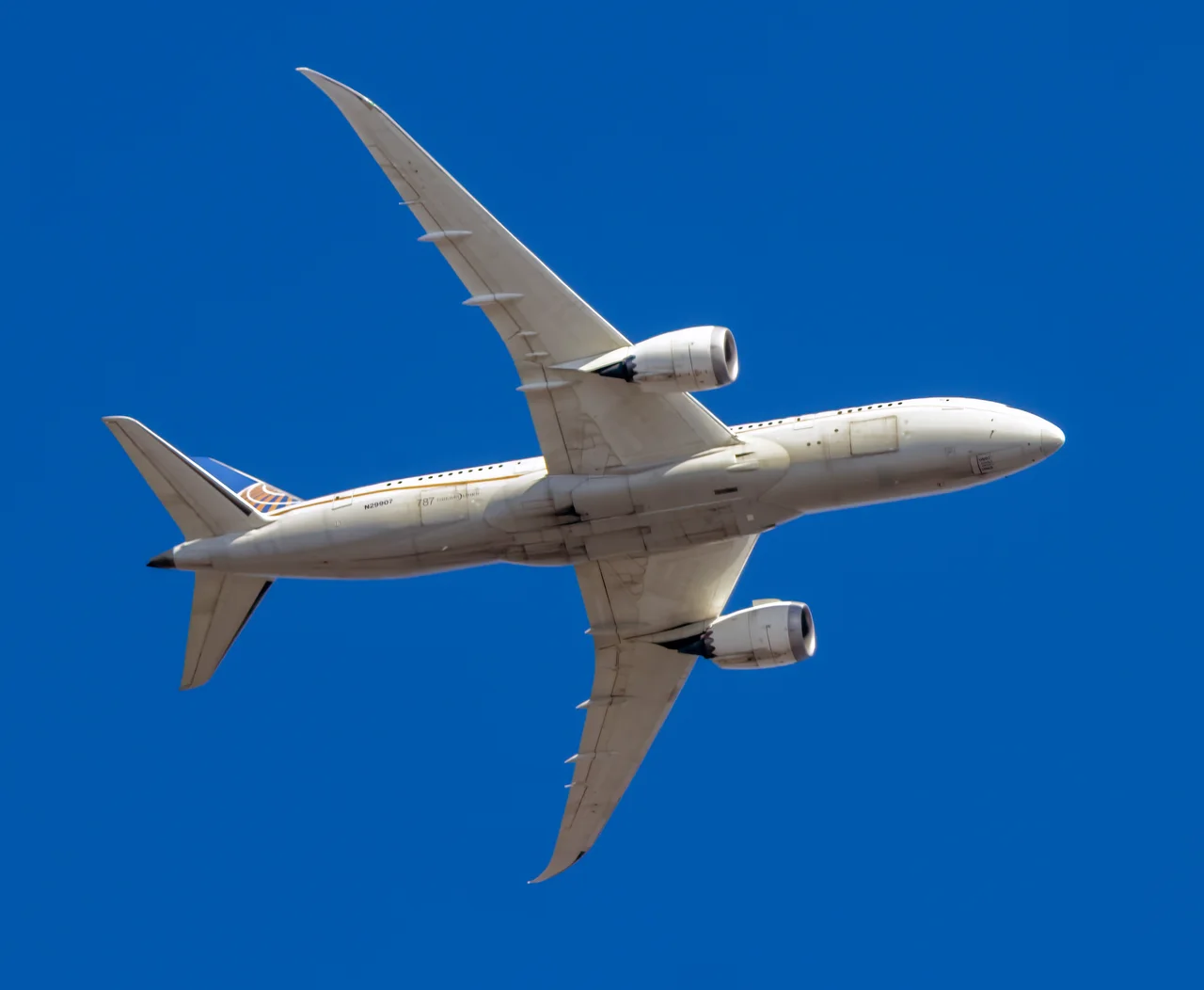 United Airlines Boeing 787-8; illustrative reference photograph, not the author’s flight