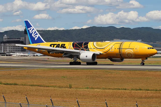 ANA 777-200ERのC-3PO特別塗装機