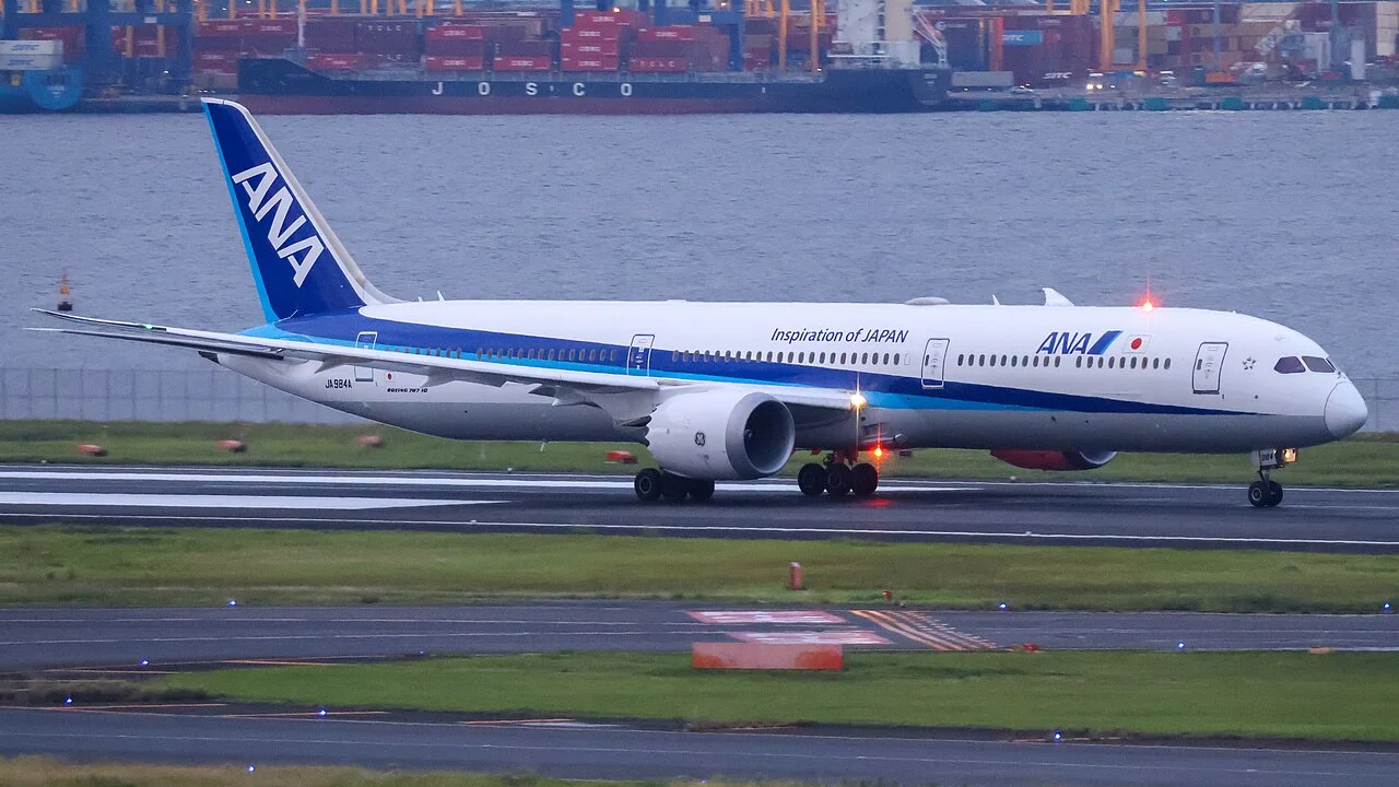 ANA Boeing 787-10の機体参考写真