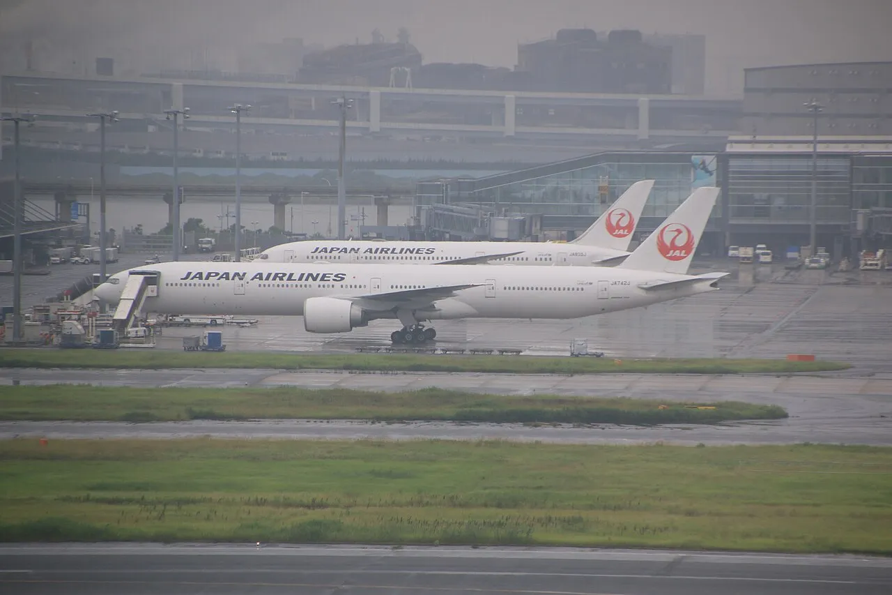 Japan Airlines Boeing 777-300ER