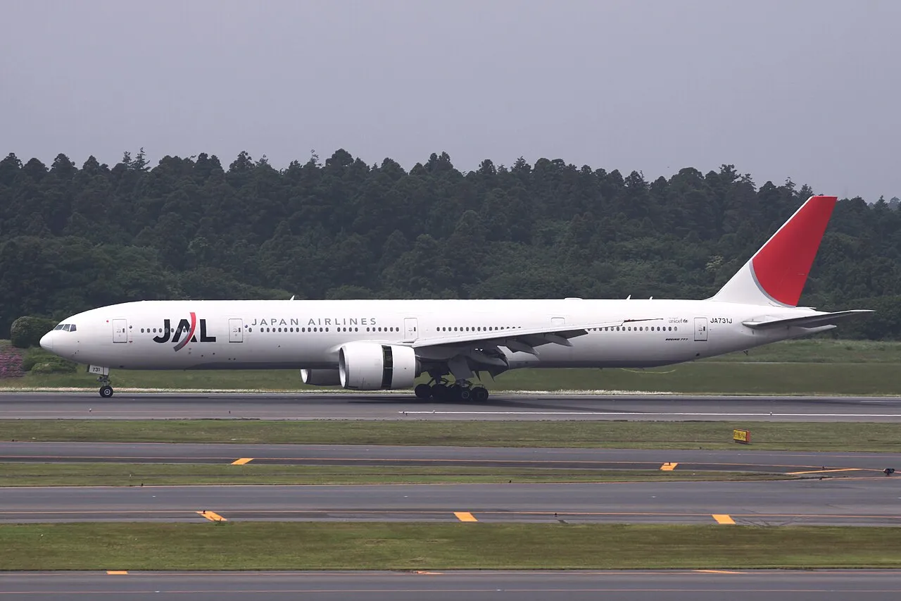 Japan Airlines Boeing 777-300ER