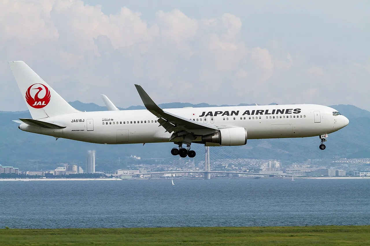 Japan Airlines Boeing 767-300ER
