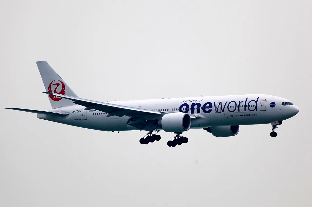 Japan Airlines Boeing 777-200