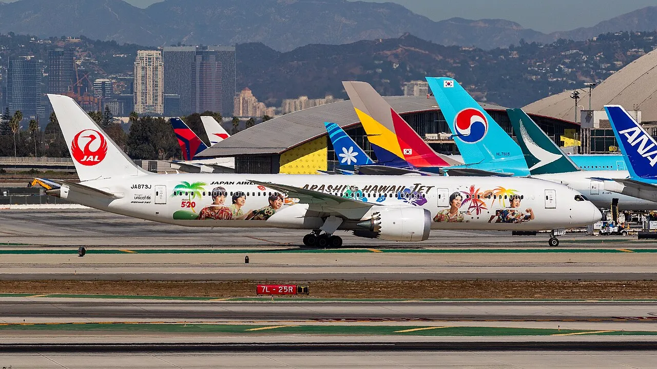 Japan Airlines Boeing 787-9