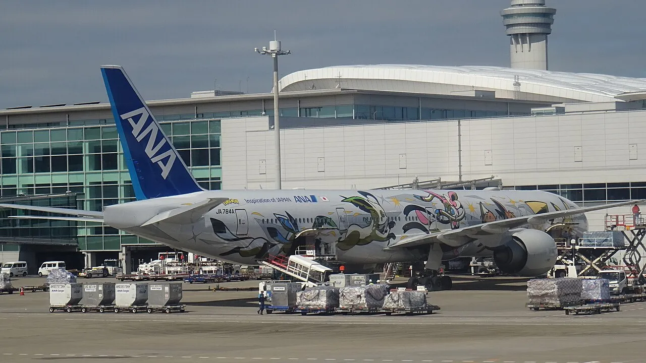 ANA Boeing 777-300ERの機体参考写真