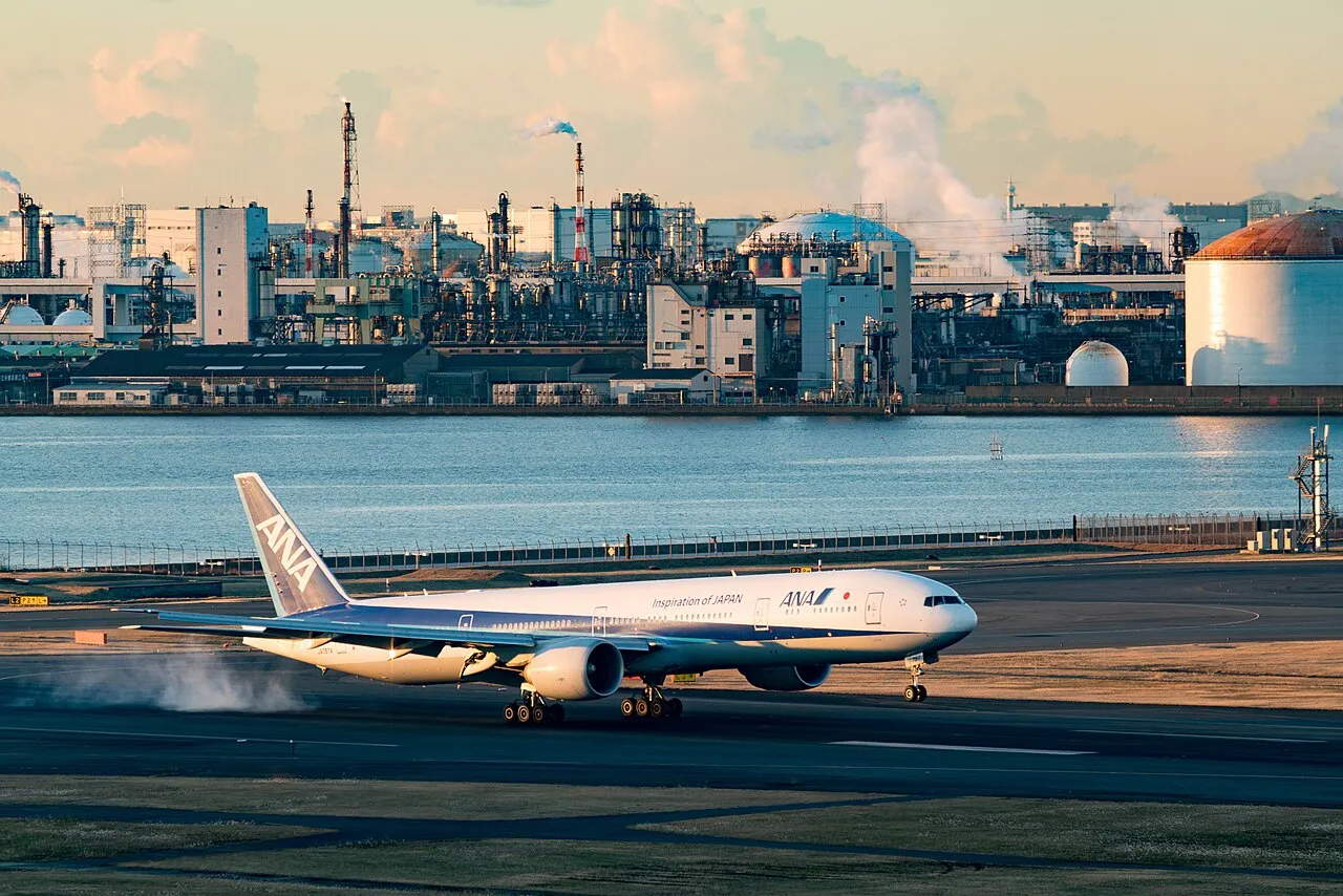 ANA Boeing 777-300ERの機体参考写真