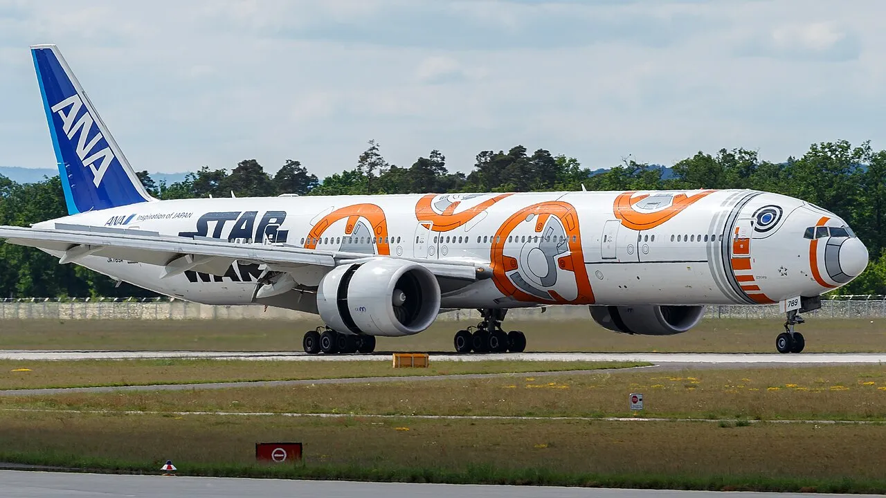 ANA Boeing 777-300ERの機体参考写真