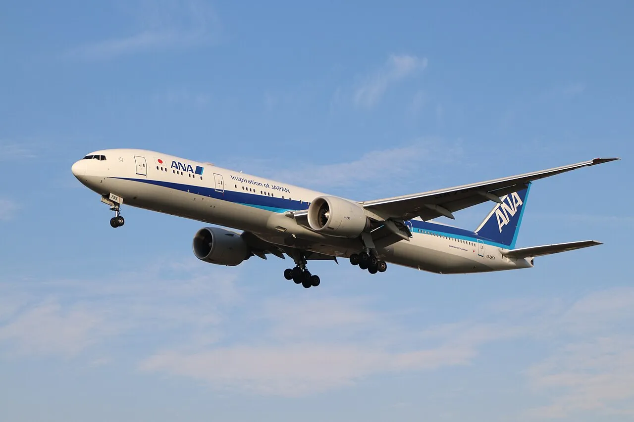 ANA Boeing 777-300ERの機体参考写真