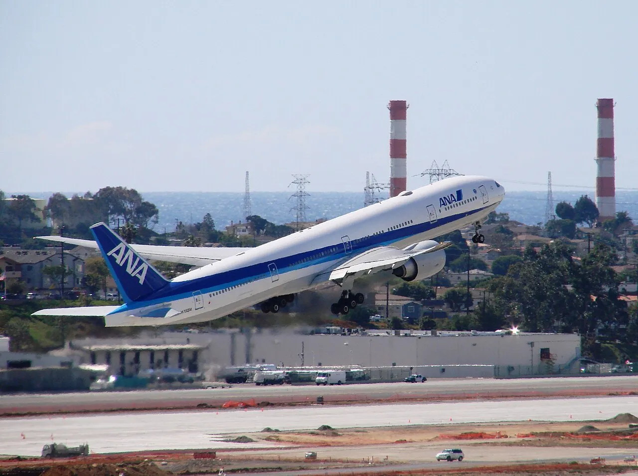ANA Boeing 777-300ERの機体参考写真