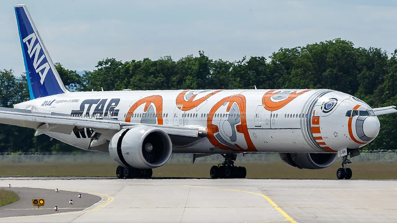 ANA Boeing 777-300ERの機体参考写真