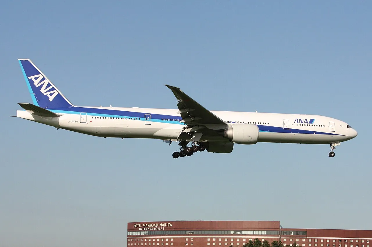 ANA Boeing 777-300ERの機体参考写真