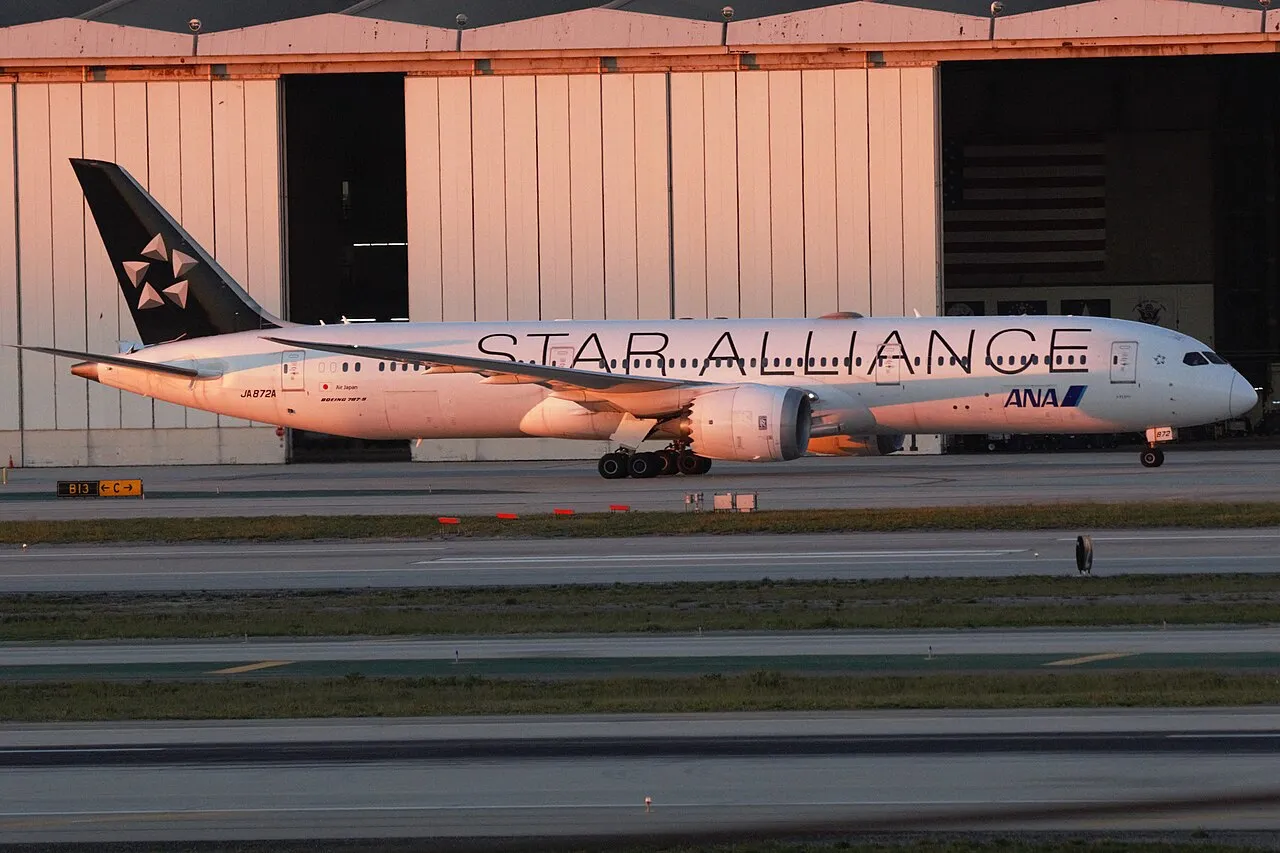 ANA Boeing 787-9の機体参考写真