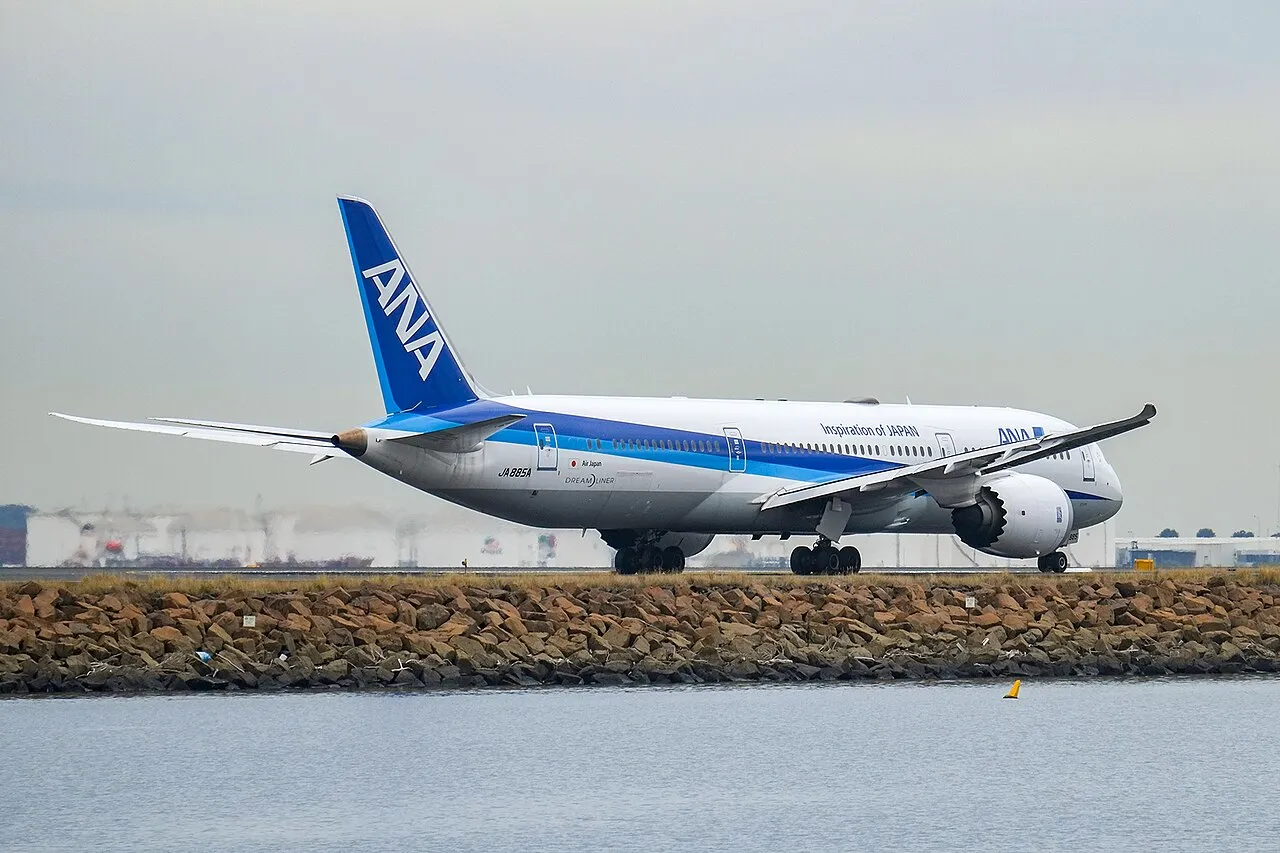 ANA Boeing 787-9の機体参考写真