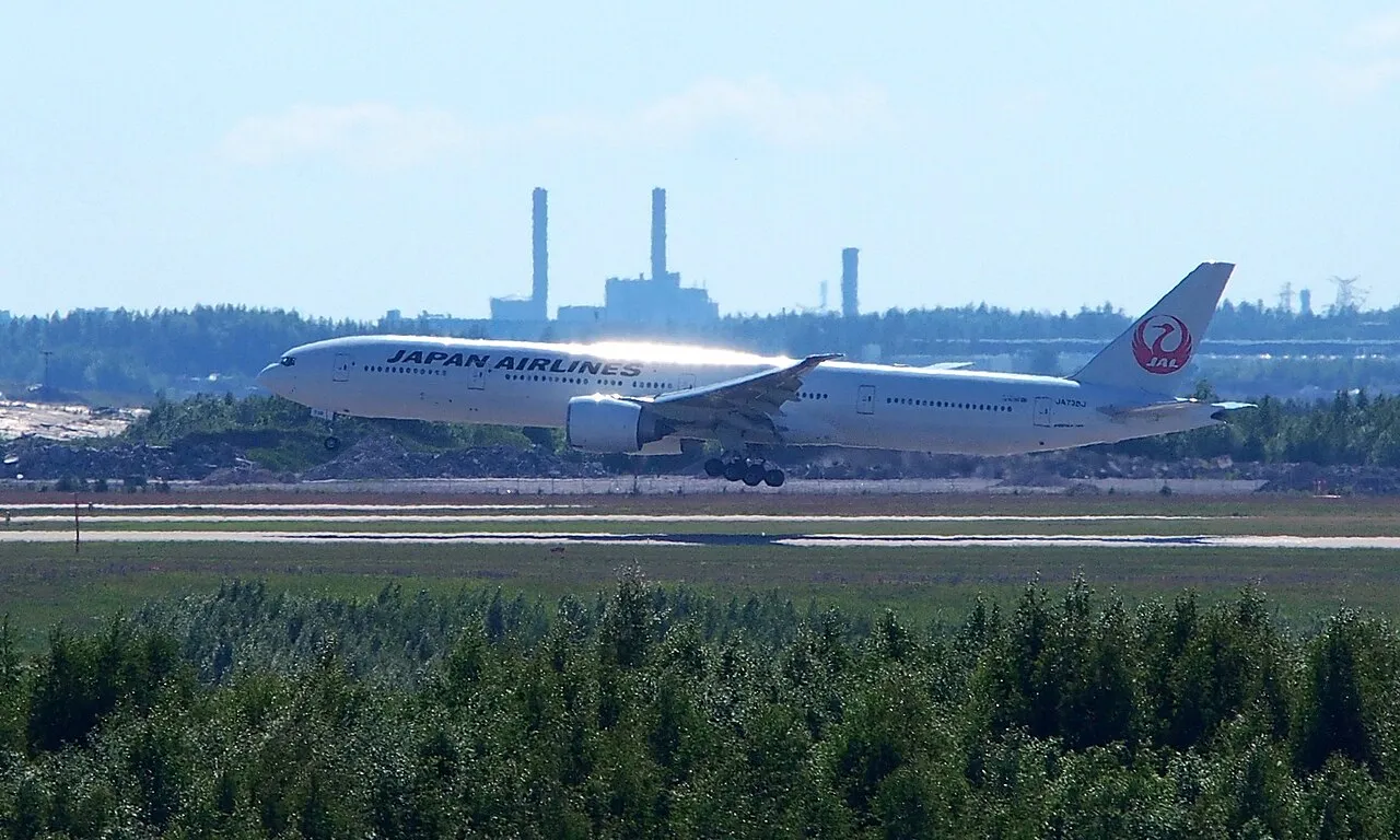 Japan Airlines Boeing 777-300ERの機体参考写真