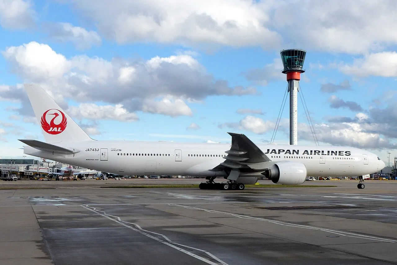 Japan Airlines Boeing 777-300ERの機体参考写真