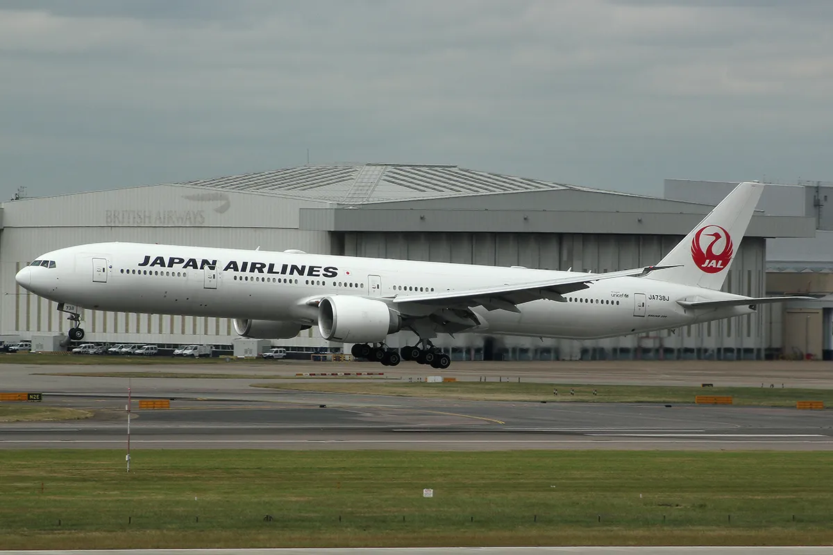 Japan Airlines Boeing 777-300ERの機体参考写真