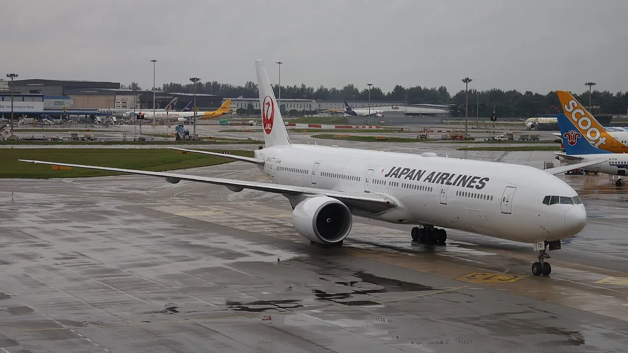 Japan Airlines Boeing 777-300ERの機体参考写真