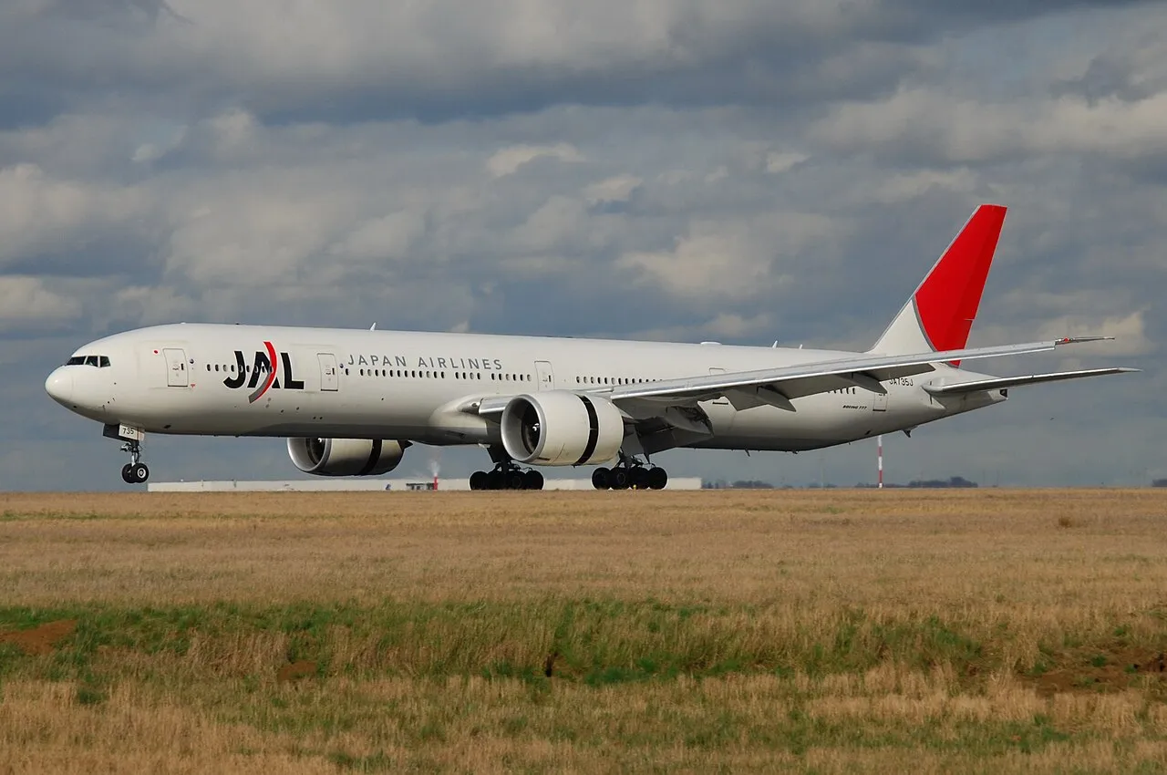 Japan Airlines Boeing 777-300ERの機体参考写真