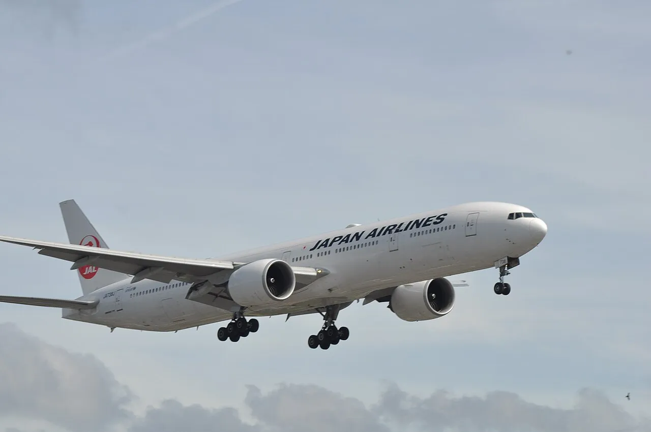 Japan Airlines Boeing 777-300ERの機体参考写真