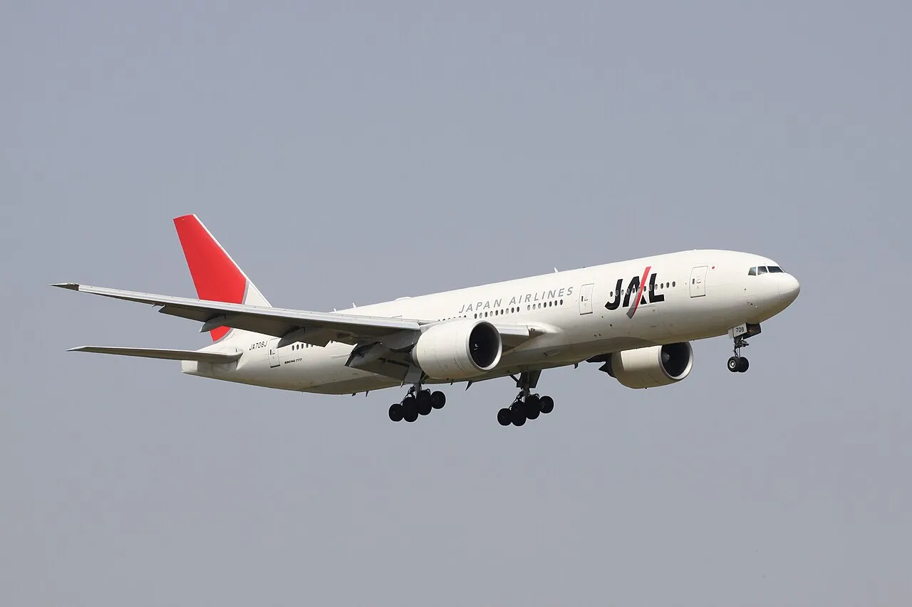 Japan Airlines Boeing 777-200の機体参考写真