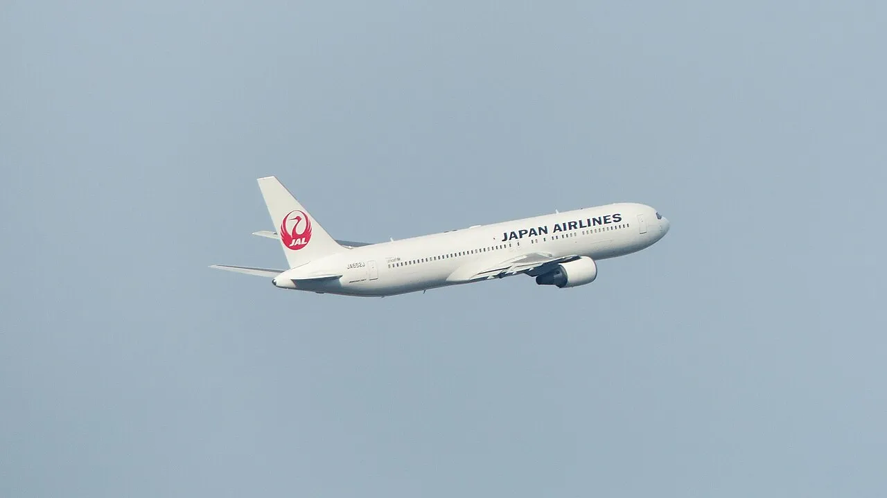 Japan Airlines Boeing 767-300ERの機体参考写真