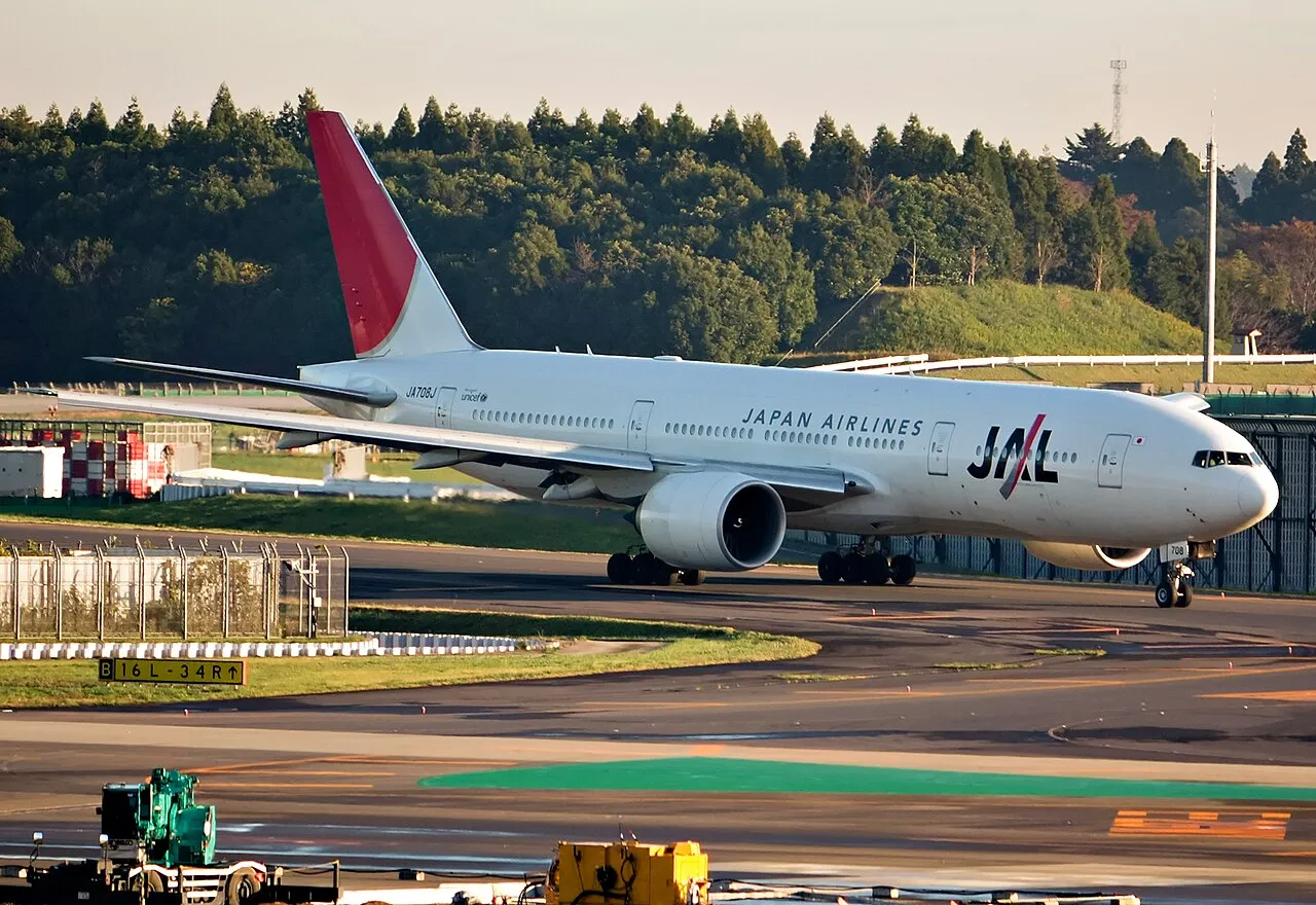 Japan Airlines Boeing 777-200の機体参考写真