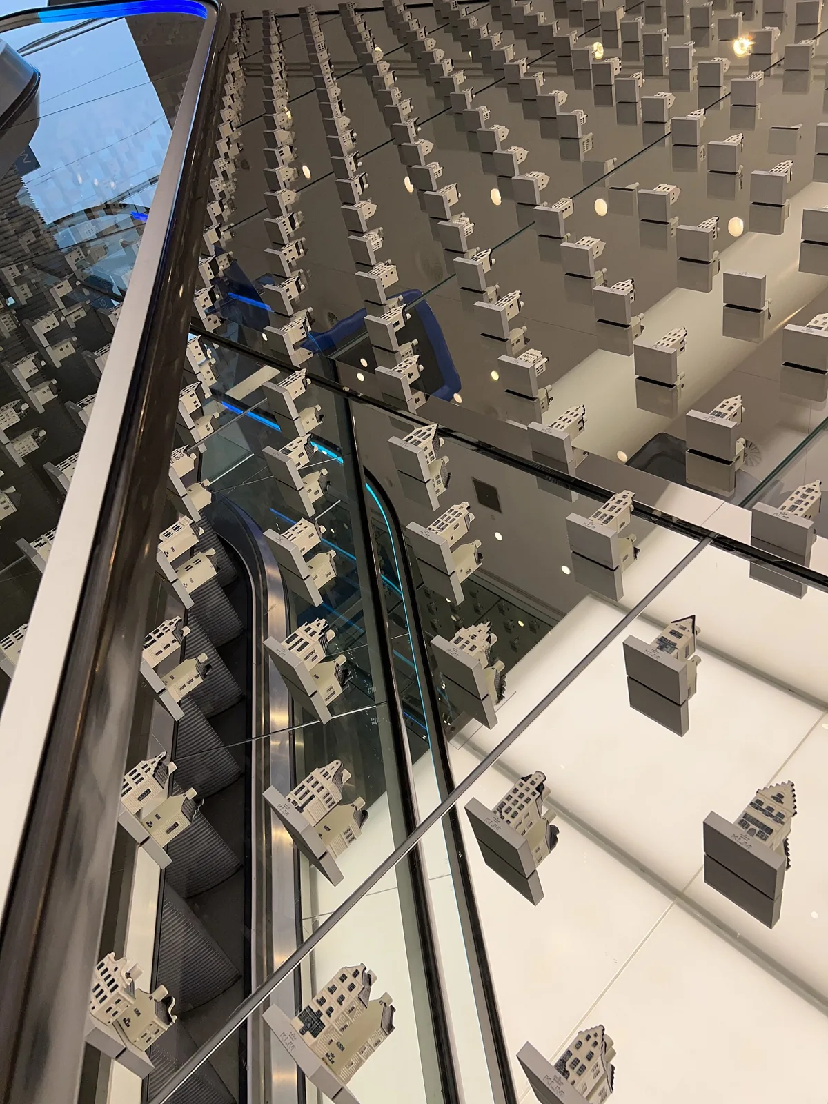 KLM Crown Lounge, Schiphol · architecture & details