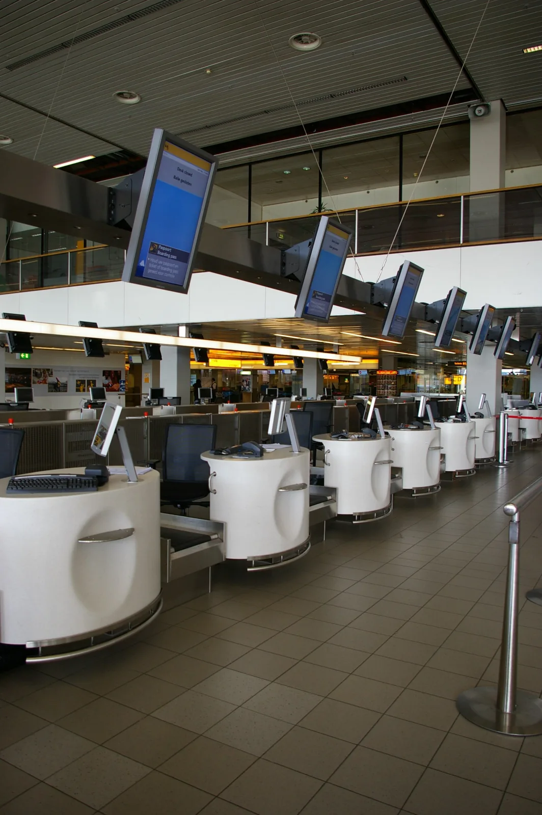 Amsterdam Schiphol · terminal interior