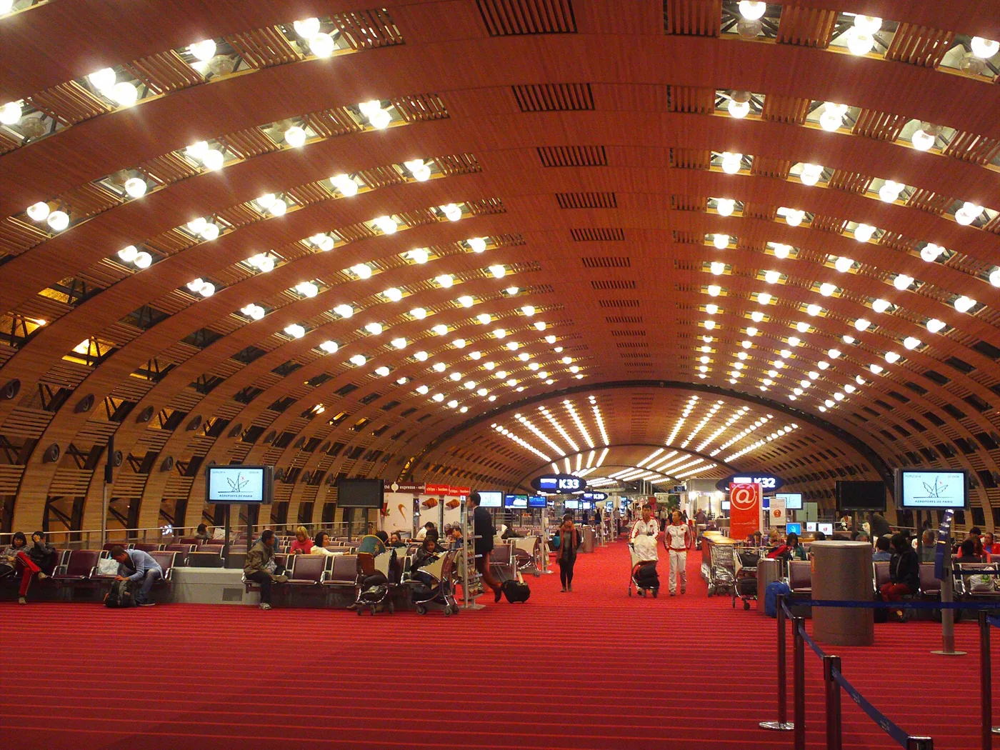 Paris Charles de Gaulle · terminal interior