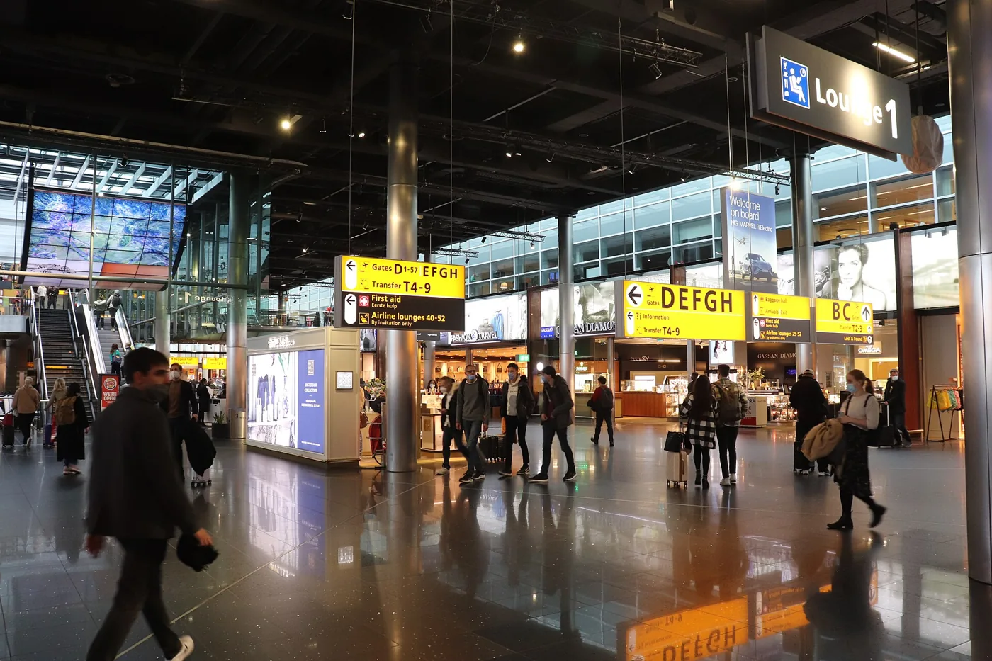 Amsterdam Schiphol · terminal interior