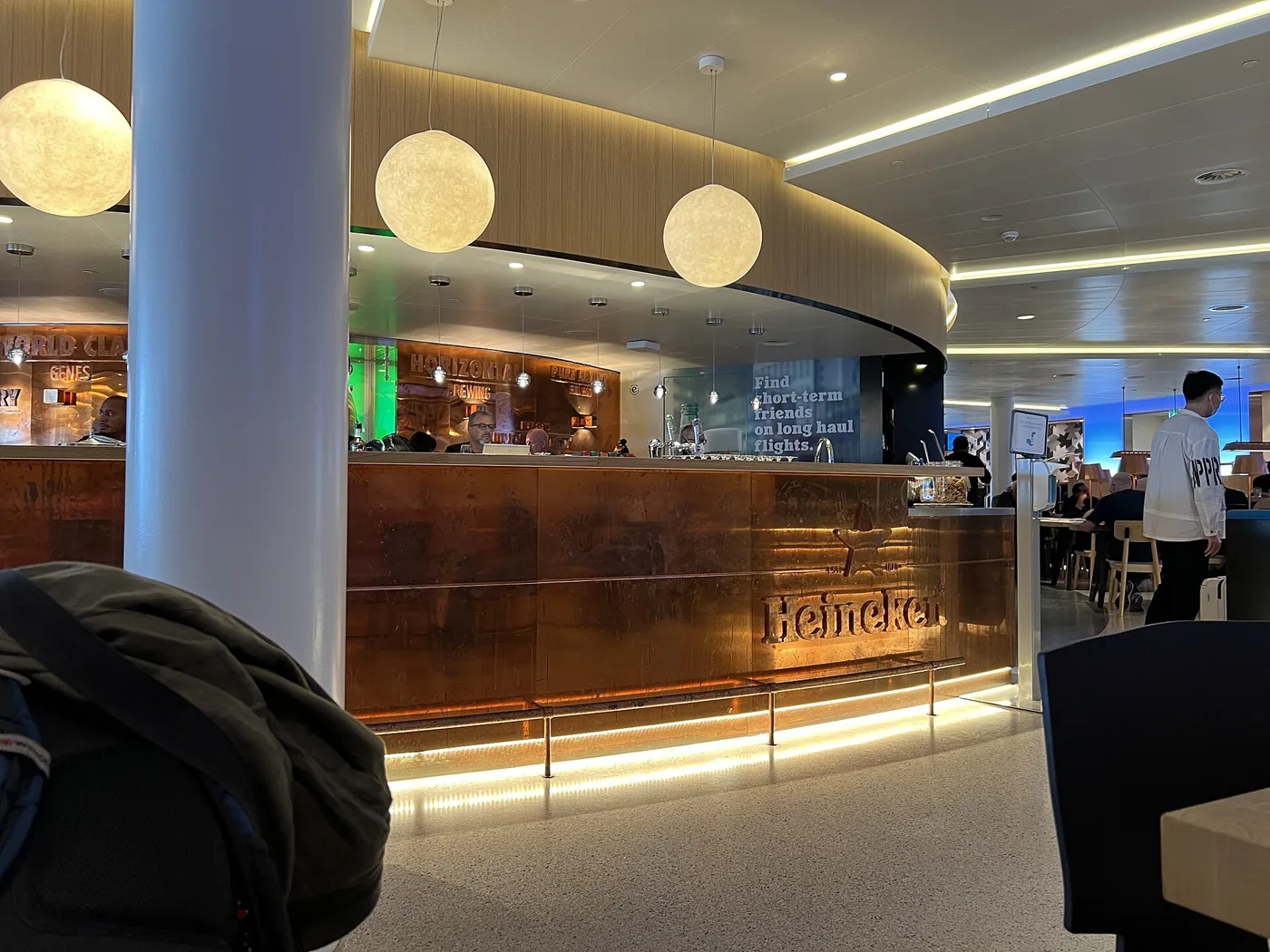 KLM Crown Lounge, Schiphol · drinks & bar