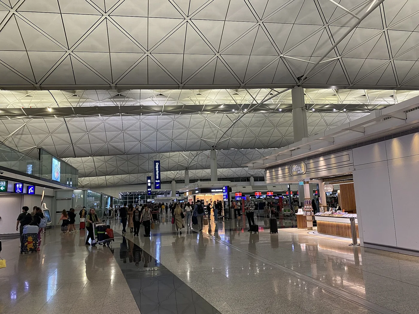香港国際空港のターミナル内