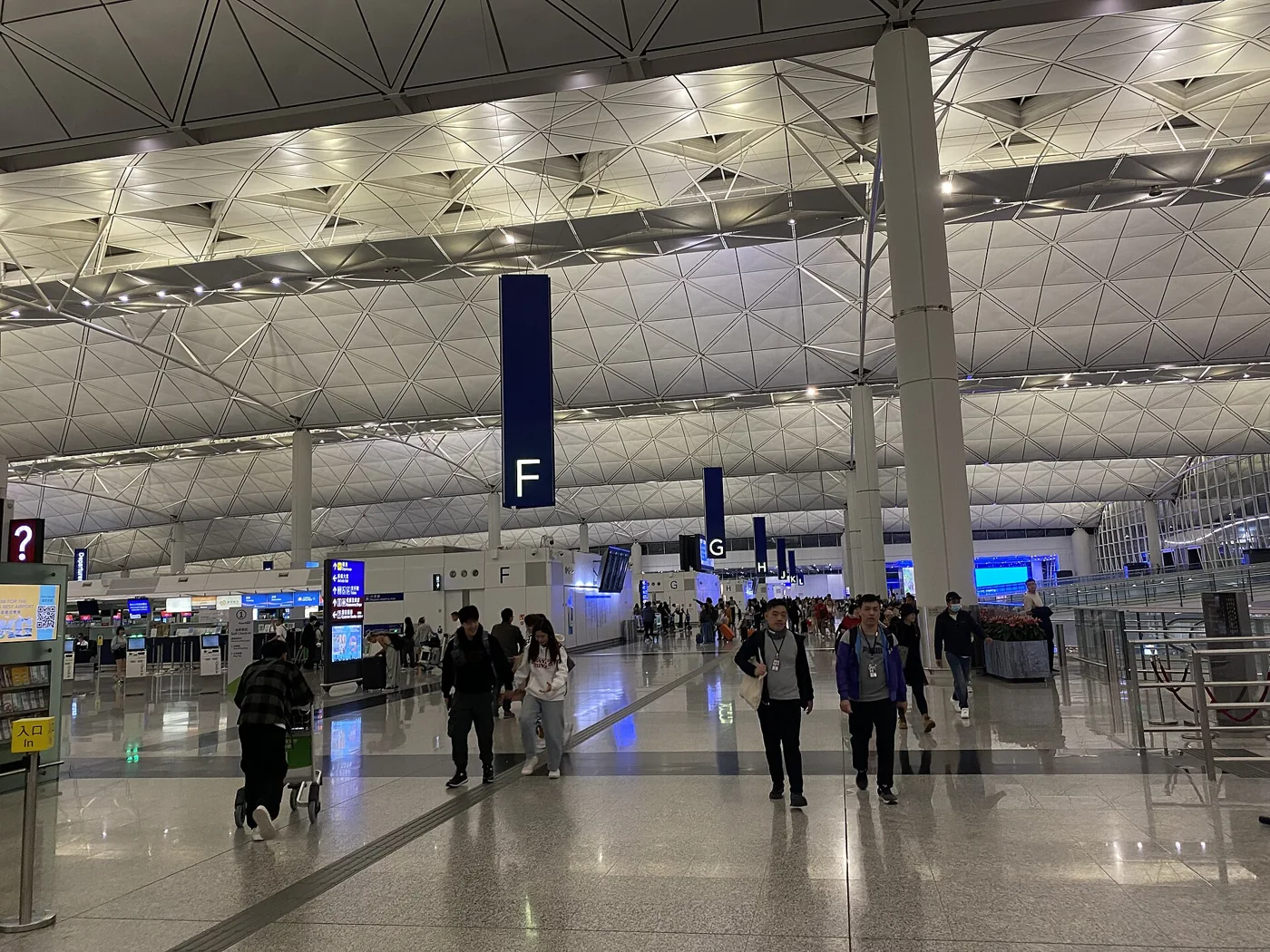 香港国際空港のターミナル内