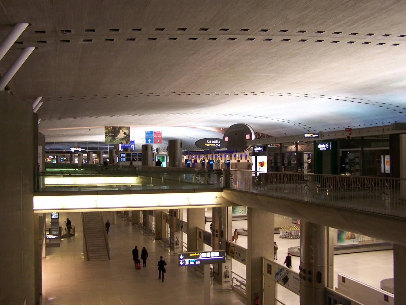 Paris Charles de Gaulle · terminal interior