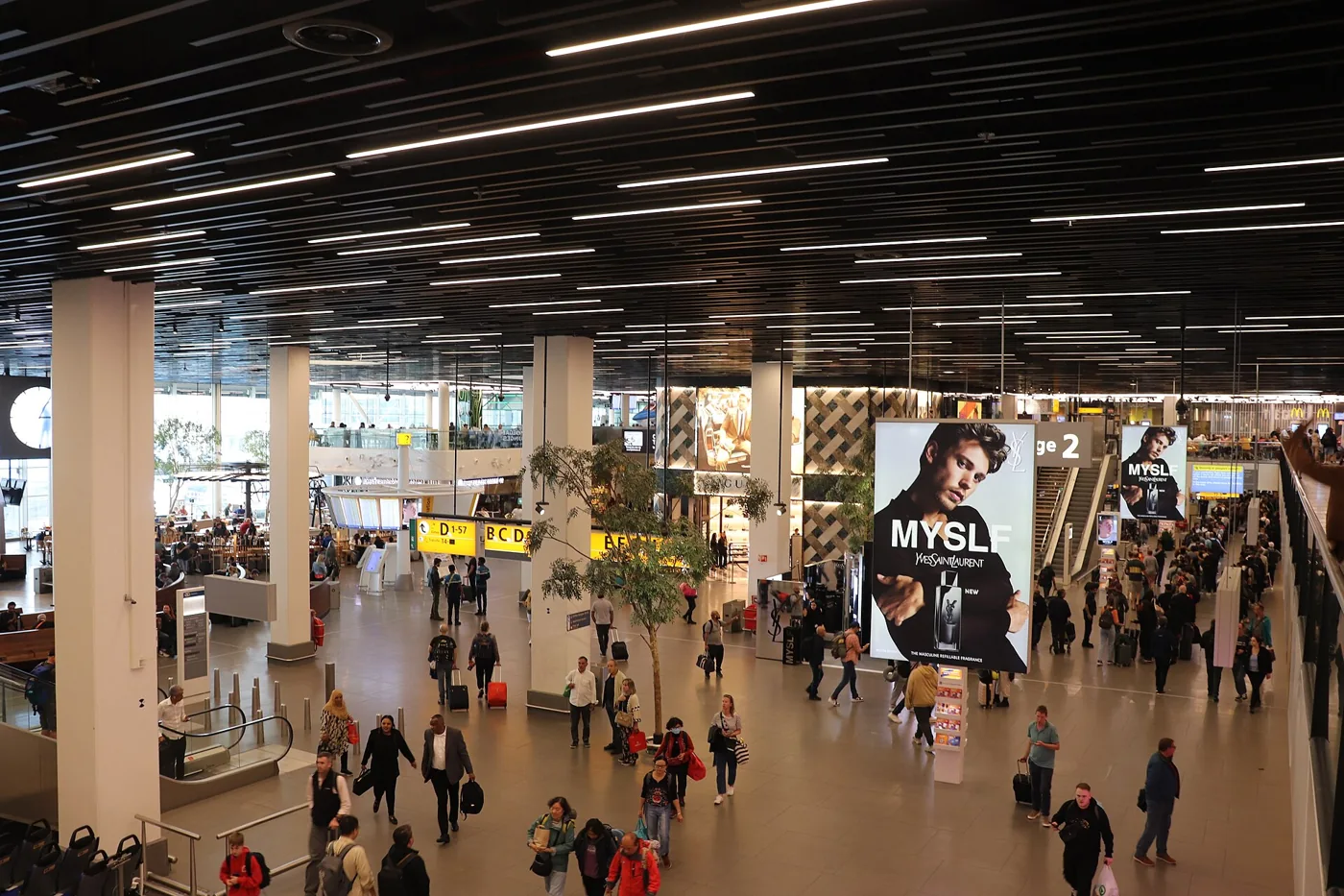 Amsterdam Schiphol · terminal interior