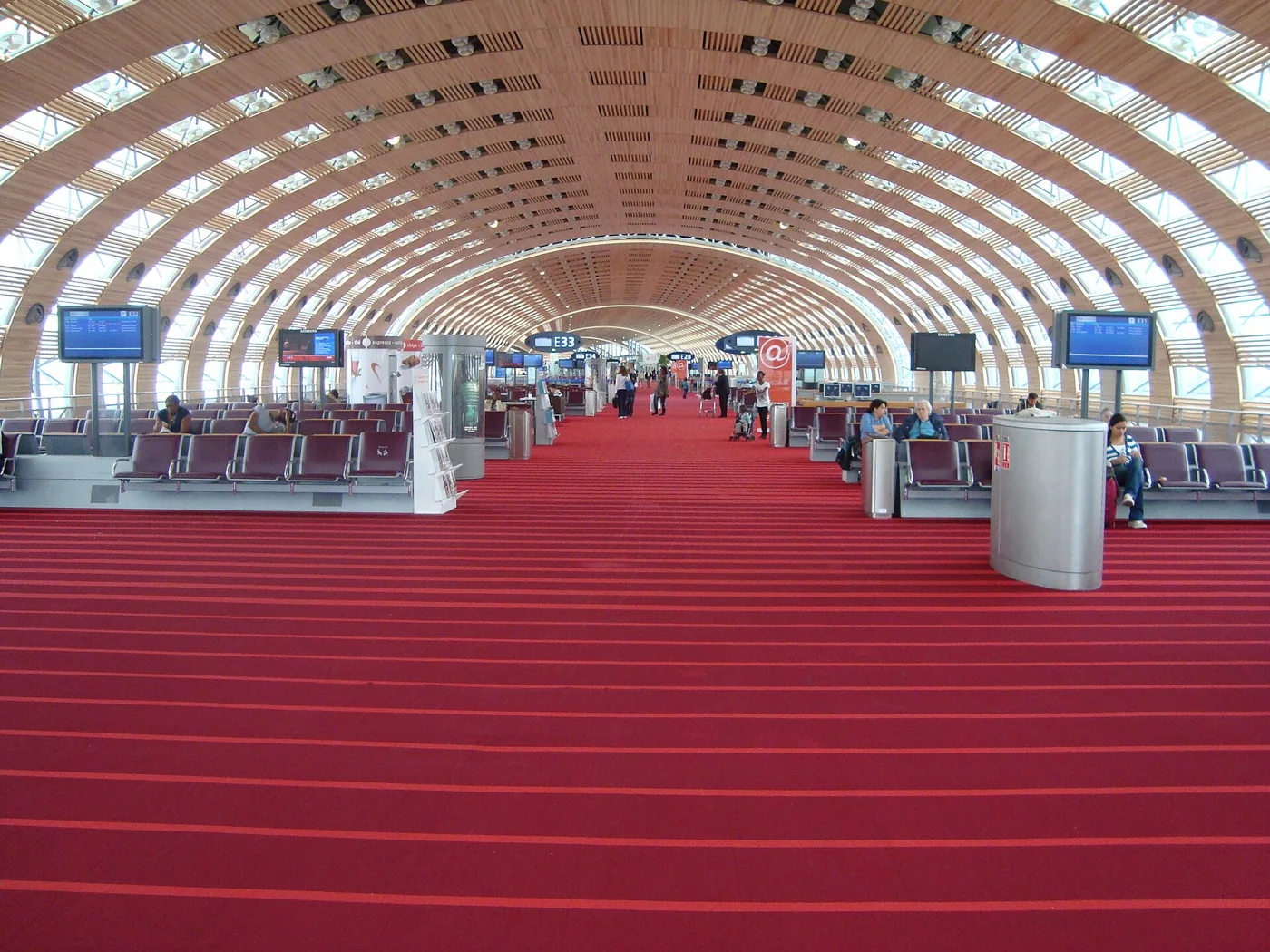 Paris Charles de Gaulle · terminal interior