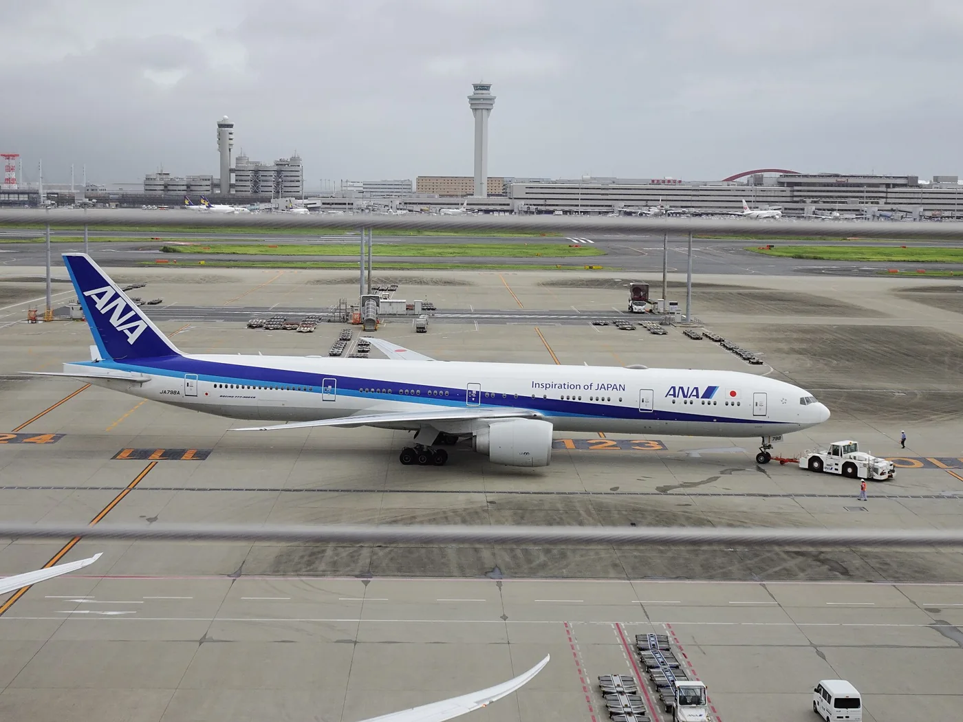 Haneda Terminal 3 · views