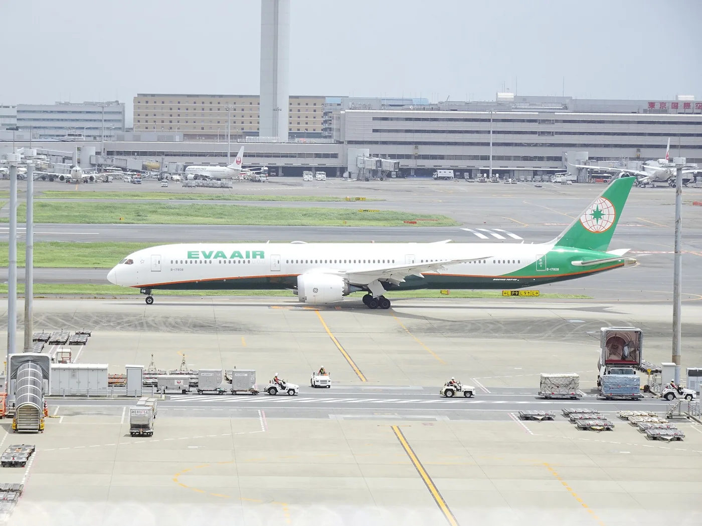 Haneda Terminal 3 · views