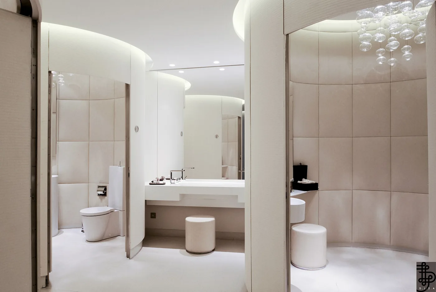 La Première Lounge, Paris CDG · bathroom facilities