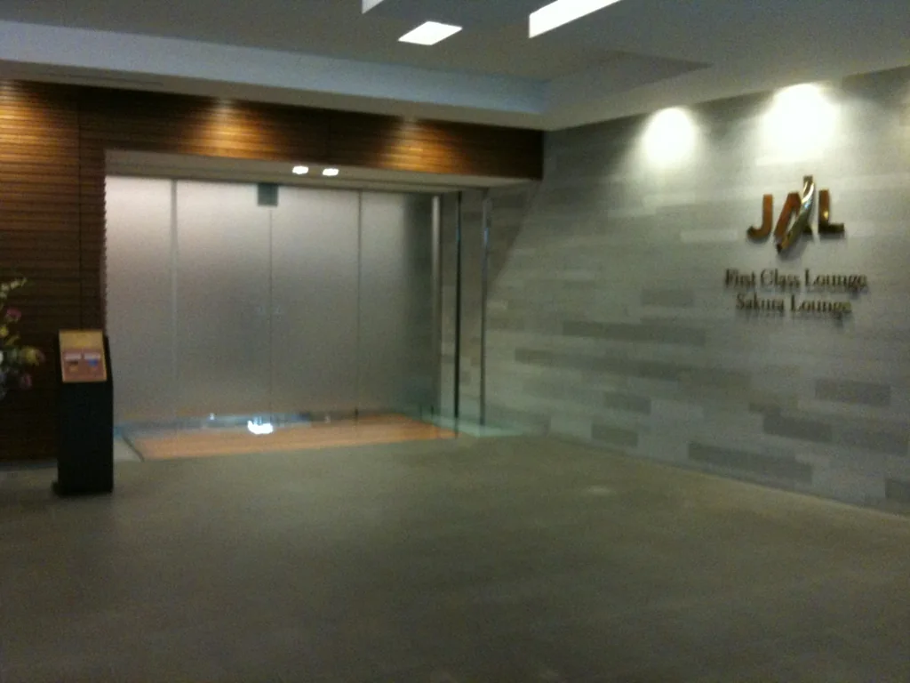 Sakura Lounge, Narita · lounge seating